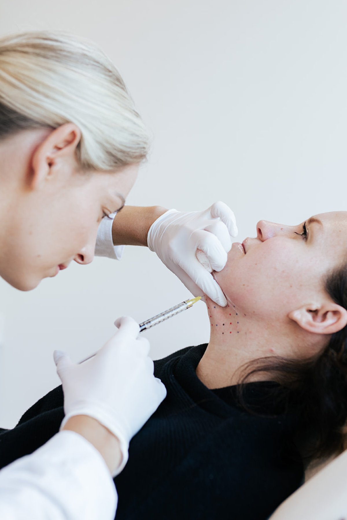 How to Sharpen Your Jawline and Hide Your Double Chin