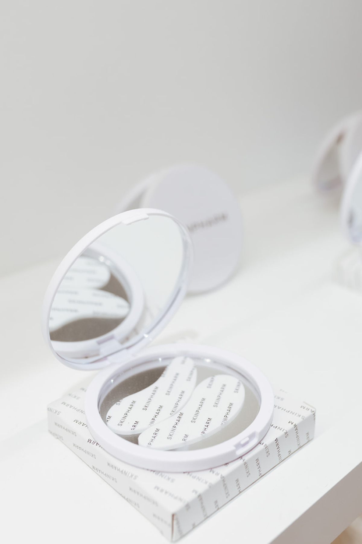 What Do Under-Eye Patches Do & Benefits